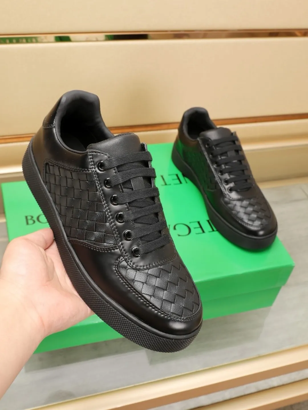 Men's Men's Shoes💰P 500💰【BV】Classic Casual Shoes🔍Winning the world's recognized top brand with details and creativity, the details highlight traditional hand stitching. The upper is made of original first-layer cowhide woven surface, and the cowhide lining is environmentally friendly. ♻️Does not fade. 💪Sole: Rubber original outsole specially provided by the original factory. ⚠Can be entered and exited at will. Welcome to compare. ⚠Number of sizes: 38-45 (customized in 45)